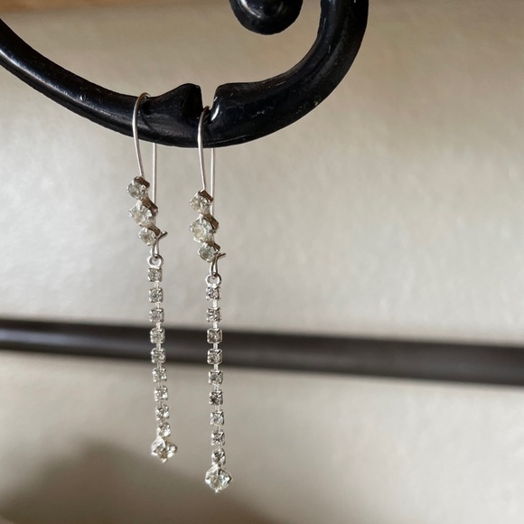 Neiman Marcus Long Crystal Line long Drop shoulder skim style Earrings - Picture 5 of 9